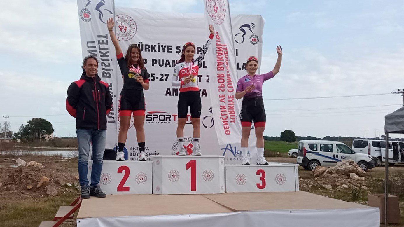 Duru Bulgur Performans Kulübü sporcuları yol bisikleti şampiyonasına damga vurdu