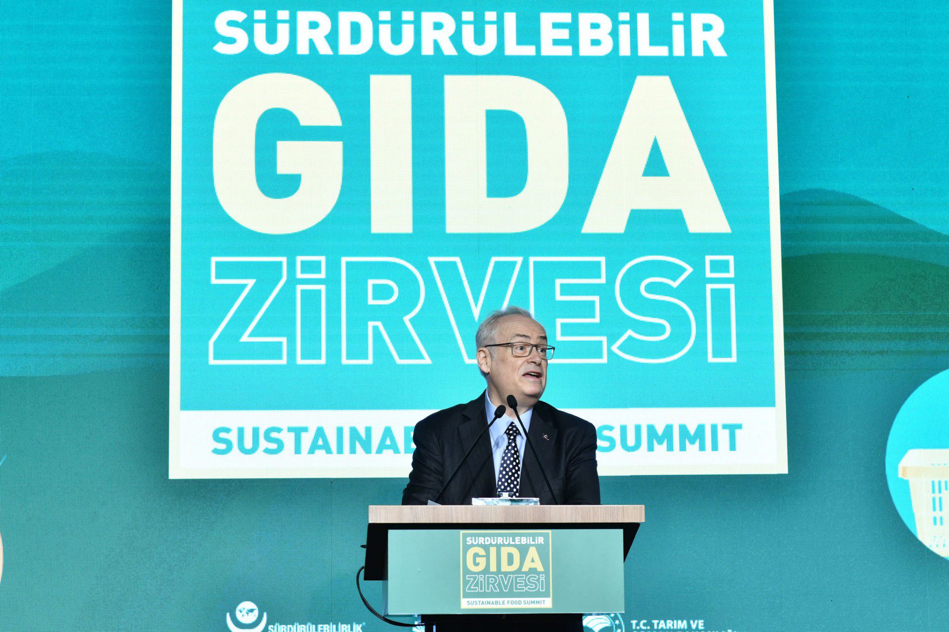 Gıdanın Pozitif Dönüşümü İçin Profesyoneller Buluştu Sürdürülebilir Gıda Zirvesi’nde iklim değişikliği ve gıda israfına dikkat çekildi
