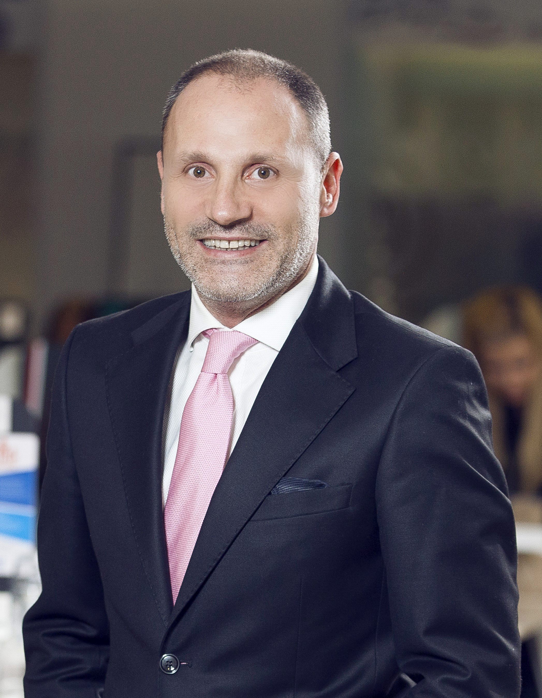 Ülker’de Satış Başkan Yardımcılığı görevine  Kayhan Zenginoğlu getirildi.