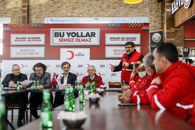 KIZILAY UZUN YOL ŞOFÖRLERİYLE BİRLİKTE YOLLARA DÜŞÜYOR