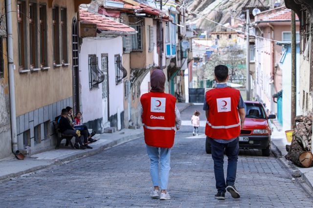 KIZILAY GÖNÜLLÜLERİ RAMAZAN BEREKETİNİ TÜM TÜRKİYE’YE TAŞIYOR