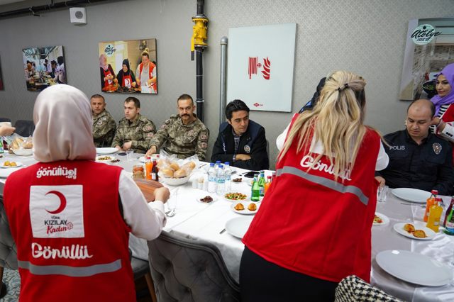 KIZILAY’DAN POLİS HAFTASINA ÖZEL JEST