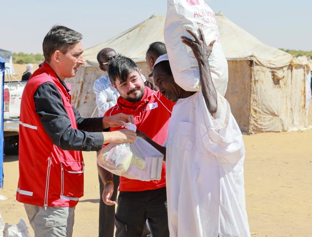 TÜRK KIZILAY’DAN SUDAN’DA YERİNDEN EDİLENLERE GIDA DESTEĞİ